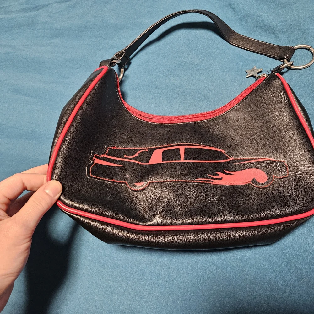Sourpuss Black and Red Leather Hearse Shoulder Bag - Picture 4 of 9